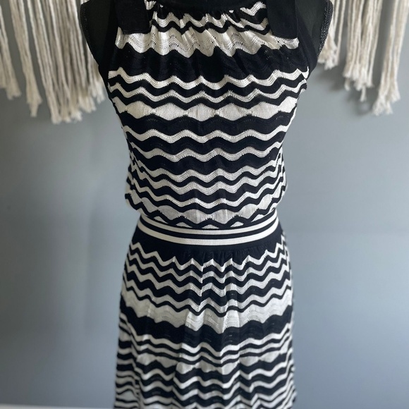 Missoni Monochrome Knit Wave Pattern Sleeveless Dress - Picture 5 of 5